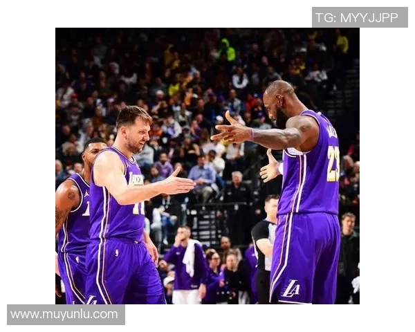 湖人对阵活塞精彩比赛直播全程回顾与分析尽在此处