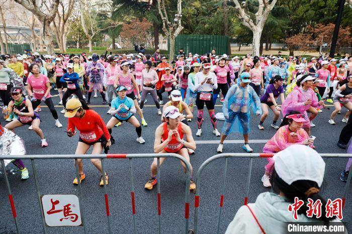 2025上海女子半程马拉松赛开问鼎娱乐登录跑(图5)